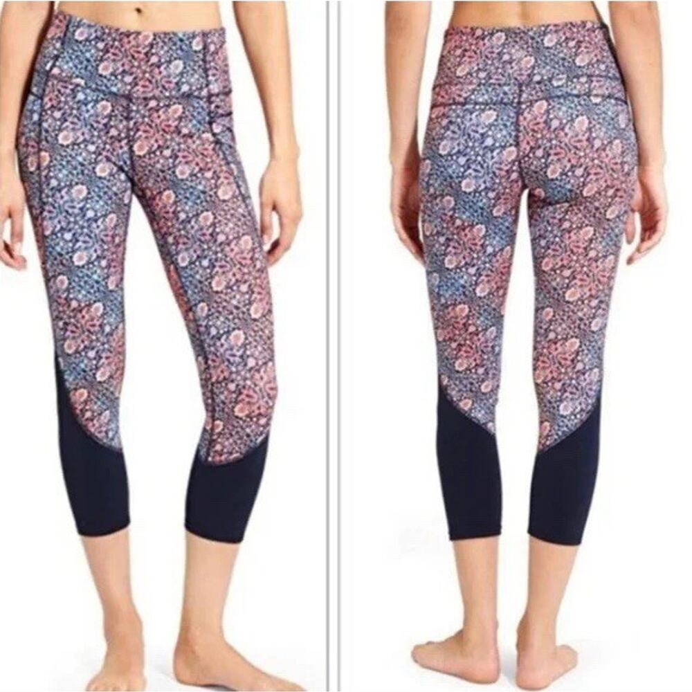 Athleta Leggings Chaturanga Capri Multicolor Size M‎ Gym Yoga